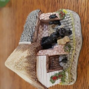 1992 David Winter's Cottage Series The Shires Staffordshire Stable